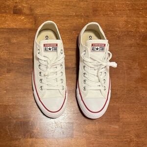 White Converse Low Top Size 7.5 W